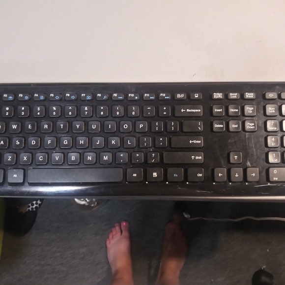 WIRELESS KEYBOARD - Picture 2 of 4